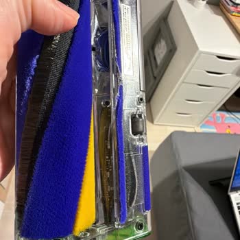 Dyson V12 Lazer Başlığındaki Fırça Parçası Çıktı, Çağrı Merkezi Yetersiz Çözüm Sunuyor