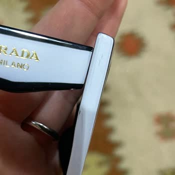Prada Güneş Gözlüğü Tanıtım Ürününden Farklı Ve Defolu Geldi, İletişim Yok
