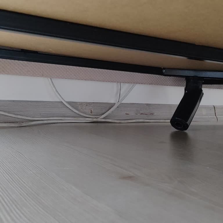 Kısa Sürede Kırılan Baza Ayakları İçin Ücretsiz Değişim Ve Çözüm Bekleyen Müşteri Şikayeti