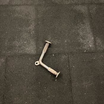 Macfit Eyüp Flatofis’te Yıpranan Ekipmanlar Üyelere Güvenlik Riski Taşıyor