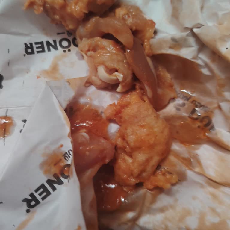 Beysos Döner'de Çiğ Tavuk Parçası Bulundu, Gıda Güvenliği Risk Altında