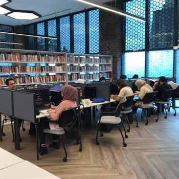 Kütüphane Çalışma Ve Kitap Arama Alanlarının Ayrılması Gerekiyor