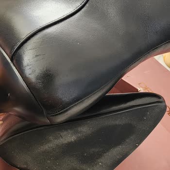 Derimod’tan Gelen Bot Ve Çizme Teşhir Ürünü Gibi Kullanılmış Ve Hasarlı