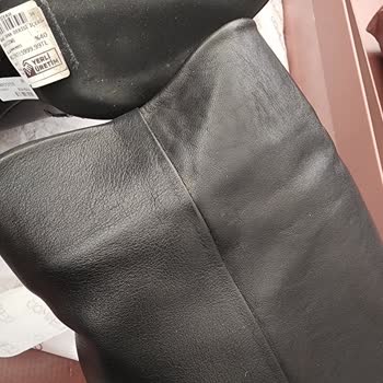 Derimod’tan Gelen Bot Ve Çizme Teşhir Ürünü Gibi Kullanılmış Ve Hasarlı