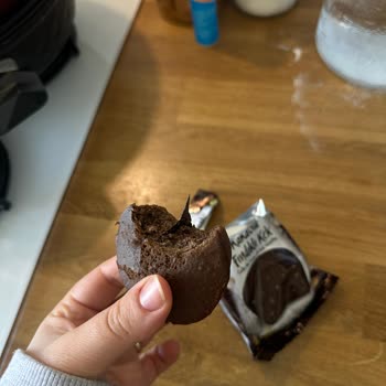 Kek İçinde Ambalaj Parçası Bulunduğu İçin Sağlık Ve Hijyen Endişesi