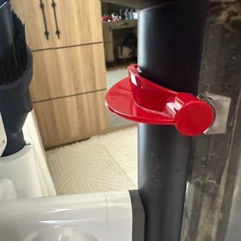 Dyson V15 Detect Süpürge Toz Haznesi Sürgüsü Erken Arızalandı, Garanti Kapsamı Reddedildi