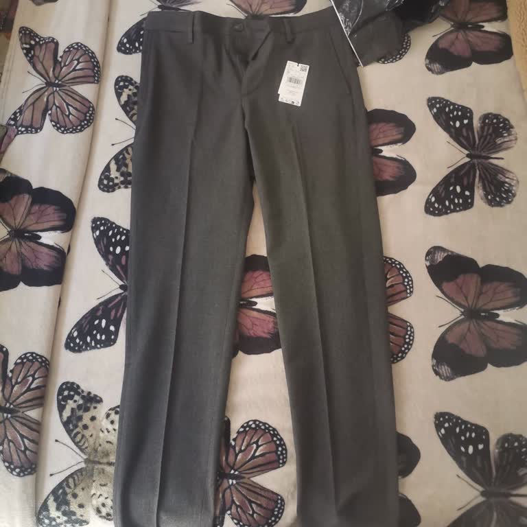 Yanlış Ürün Teslimatı: Siyah Kazak Yerine Gri Pantolon Gönderildi