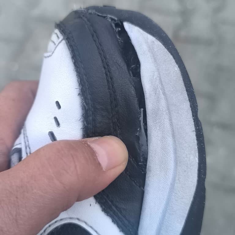 Garanti Verilen Ayakkabı 8 Ayda Açıldı, Mağaza Kullanıcı Hatası Dedi