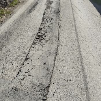 KASKİ Kazı Sonrası Asfalt Eksikliği Yolunda Araç Hasarı Ve Belediye Duyarsızlığı