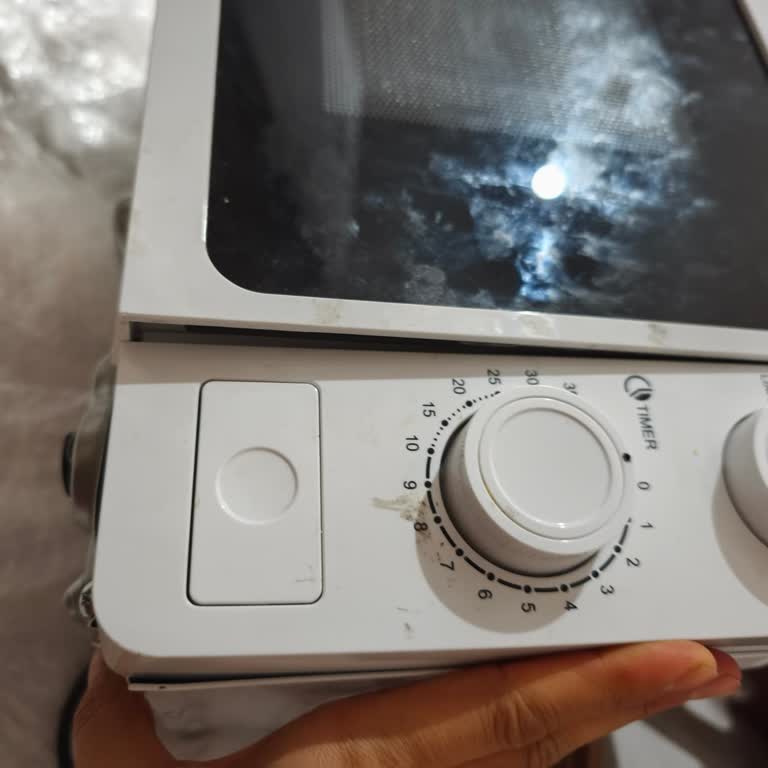 Sinbo Mikrodalga İçinin Yanması Ve Kapak Kapanmamasıyla 1 Ay Servis Sonrası Kullanılamaz