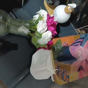 Papia Kağıt Havlunun Zayıf Yapışkanı Cam Lavabomu Kırdı