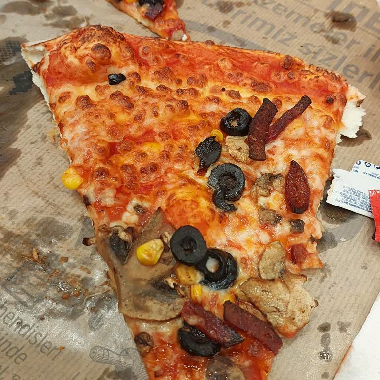Hilltown AVM Sbarro’da Pizza Malzeme Kısma Ve Kalite Sorunu