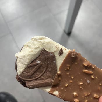 Kırık Bisküvi Parçası Nedeniyle Magnum Sandviçinde Hayal Kırıklığı