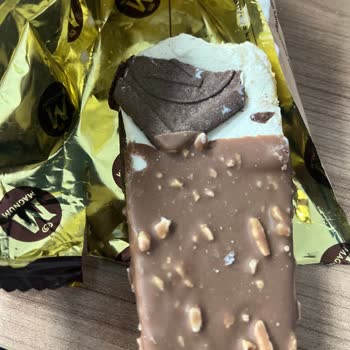 Kırık Bisküvi Parçası Nedeniyle Magnum Sandviçinde Hayal Kırıklığı
