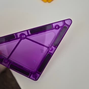 Magly Manyetik Blokta Açılan Üçgen Parça Çocukları Tehlikeye Atıyor