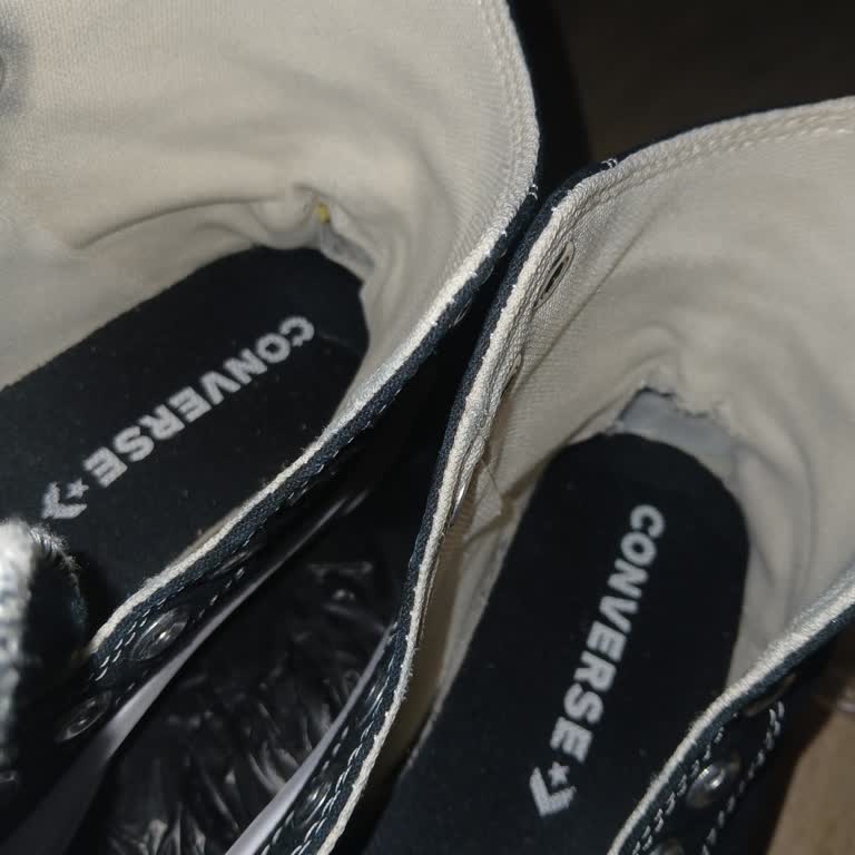 Converse Ayakkabısının Topuk Plastik Parçaları Kırıldı Ve Satıcıdan Yanıt Yok