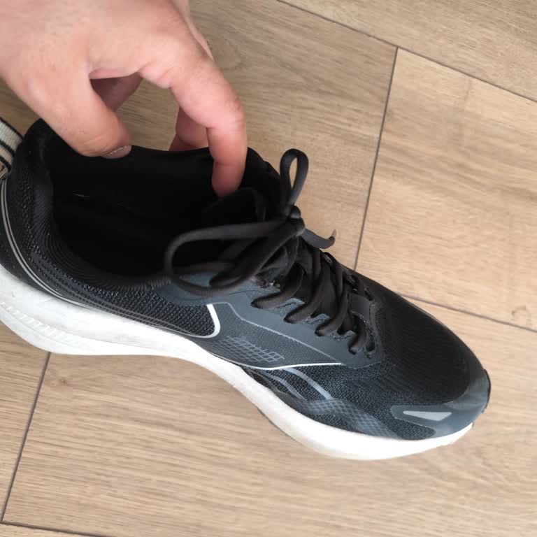 Reebok Ayakkabısında Üretim Hatası Nedeniyle Sağlık Sorunu Ve İade Talebi