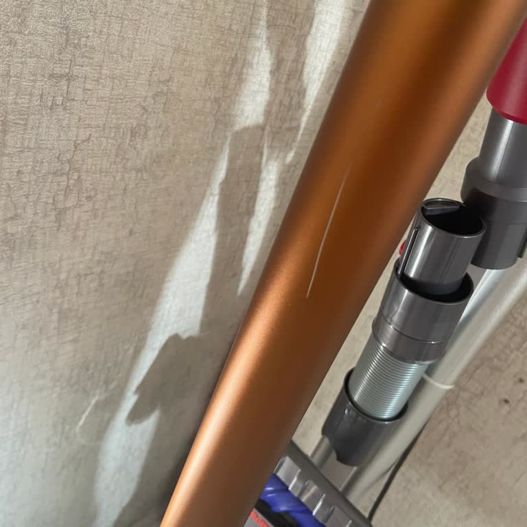 Dyson V15 Borusundaki Çizik Garanti Kapsamında Değişim Talebi