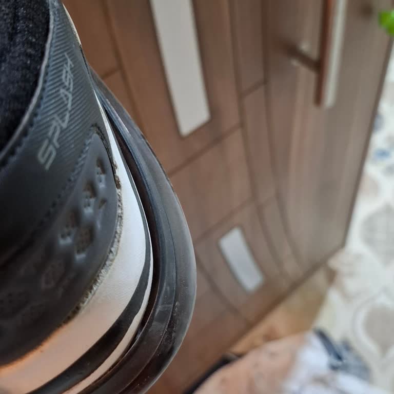 Adana FLO Mağazasındaki Ayakkabının Yan Açılmaları Kabul Edilemez, Değişim Talep Ediyorum