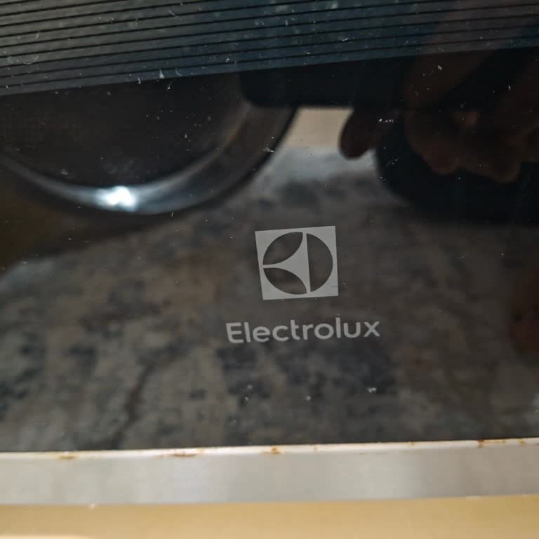 Electrolux Ankastre Fırında Paslanma Garanti Dışı Deyildi, 1500 TL Servis Ücreti Talep Edildi