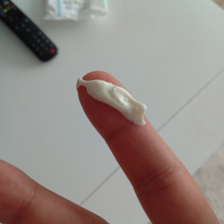 Rossmann Babydream Pişik Önleyici Kremin Yoğun Olmaması Ve Pütürlü Yapısı