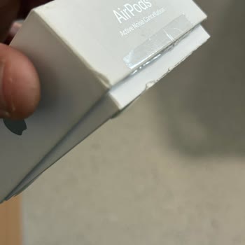 Açılmış Ve Hasarlı AirPods Kutusu Satışı Tüketiciyi Aldatıyor