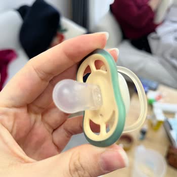 Plastik Kalıntı İçeren Emzikte Bebek Sağlığı Riski Ve İade Talepleri