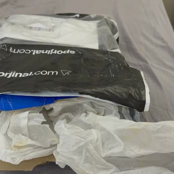 Sporjinal'de Kırık Kutu Ve Özensiz Paketleme Şikayeti