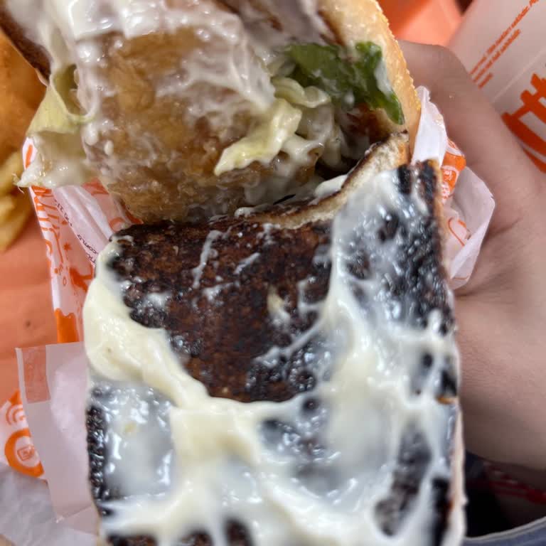 Popeyes Şubesinde Yanık Ekmeği, Eksik Sos Ve Hijyen Sorunu