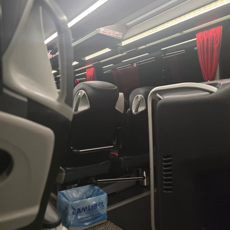 Has Turizm Araçlarında Priz Eksikliği Ve Dar Koltuk Aralıkları