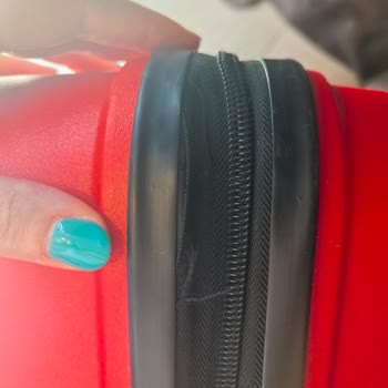 Migros’ta Aldığım Fossil Valizin Fermuarı İlk Kullanımda Patladı ve İadesini Talep Ediyorum