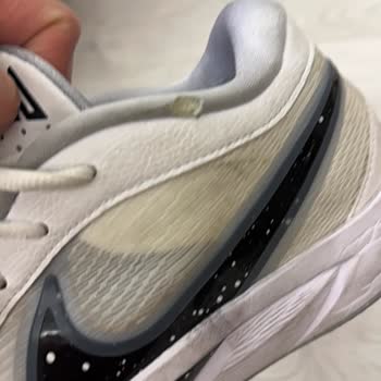 Kısa Sürede Açılan Ve Yırtılan Nike Basketbol Ayakkabıları İçin Para İadesi Talebi