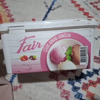 BİM Aktüel Dondurmasında Pütürlü Kıvam Ve Hijyen Endişesi