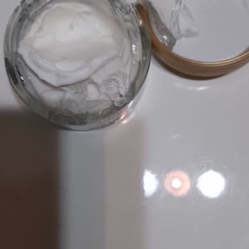 Recibo crema nocturna L'Oréal Paris 45+ rota y con vidrios