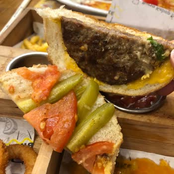 Balıkesir'de Bursa Kebap Evi'nde Sipariş Gecikmesi Ve Görünüşüyle Uyuşmayan Kalitesiz Yemek Şikayeti