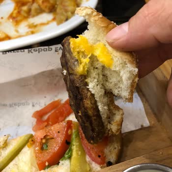 Balıkesir'de Bursa Kebap Evi'nde Sipariş Gecikmesi Ve Görünüşüyle Uyuşmayan Kalitesiz Yemek Şikayeti