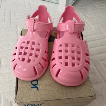 İgor Çocuk Sandaletlerinde Tekrarlanan Renk Uyumsuzluğu Ve Kullanılmış Ürün Sorunu