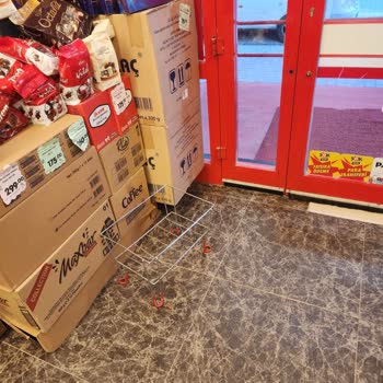 Alanya Şok Marketinde Boş Alışveriş Arabası Ve Sepet Yokluğu Müşteri Memnuniyetini Bozuyor