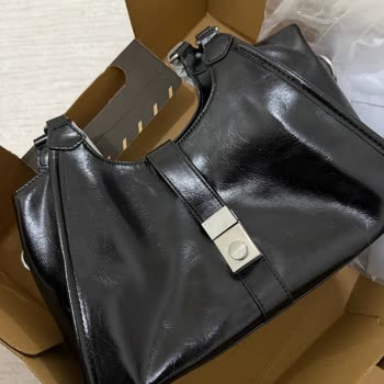 Çatlak Kilit Ve Eksik Charm İçin Derimod’dan Hızlı Çözüm Talebi