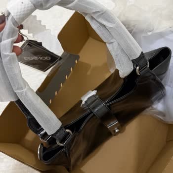 Çatlak Kilit Ve Eksik Charm İçin Derimod’dan Hızlı Çözüm Talebi