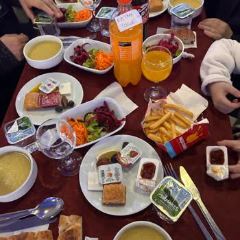 Vaat Edilen Menü Gelmedi, Gemiye Binemedik Ve Kaba Üslup: 4000 TL İadesi Ve Tazminat Talebi