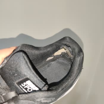 Dört Ayda Ayakkabının İç Çürümesi Ve Parçalanması, Üretim Hatası Reddi