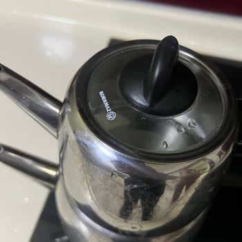 Korkmaz Mutfak Eşyaları Çaydanlıkta Su Kaynarken Ciddi Şekilde Patlama Oluyor