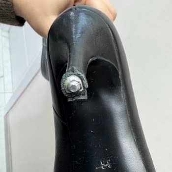 Derimod Çizmelerinde Kısa Sürede Çivili Kısım Düşmesi Ve Topuk Soyulması