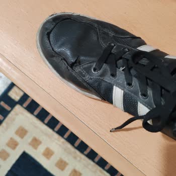 Ayakkabının Üst Deri Ve İç Astarının Erken Yırtılması Nedeniyle Değişim Talebi