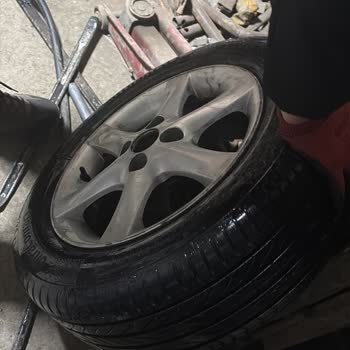 Açık Gelen Lastik Patladı, Otobanda Neredeyse Kaza Yaşandı