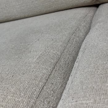 Krem Renkli Koltuklarda Erken Kararma Ve Tüylenme Sorunu