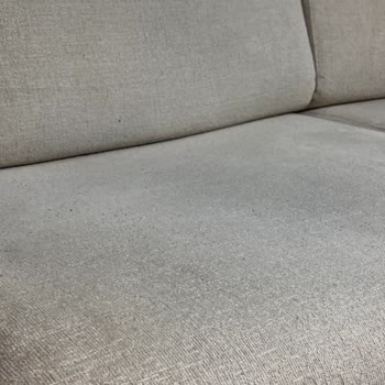 Krem Renkli Koltuklarda Erken Kararma Ve Tüylenme Sorunu