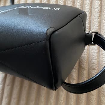 Calvin Klein Çantasında Deri Soyulması Ve Onarım Talebi