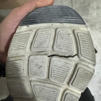 Skechers Erkek Ayakkabısında Taban Açılma Ve Yırtılma, Değişim Talebi